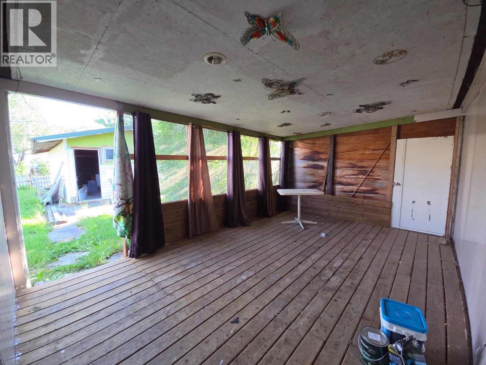 5208 47 Avenue NW - 21