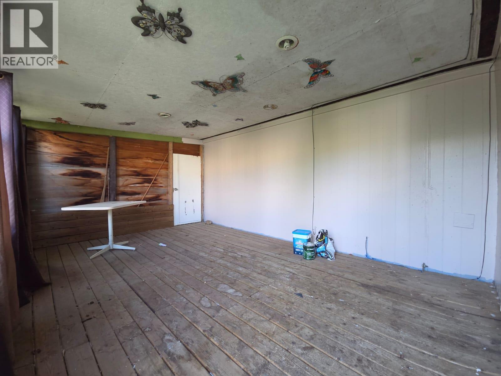 5208 47 Avenue NW - 23