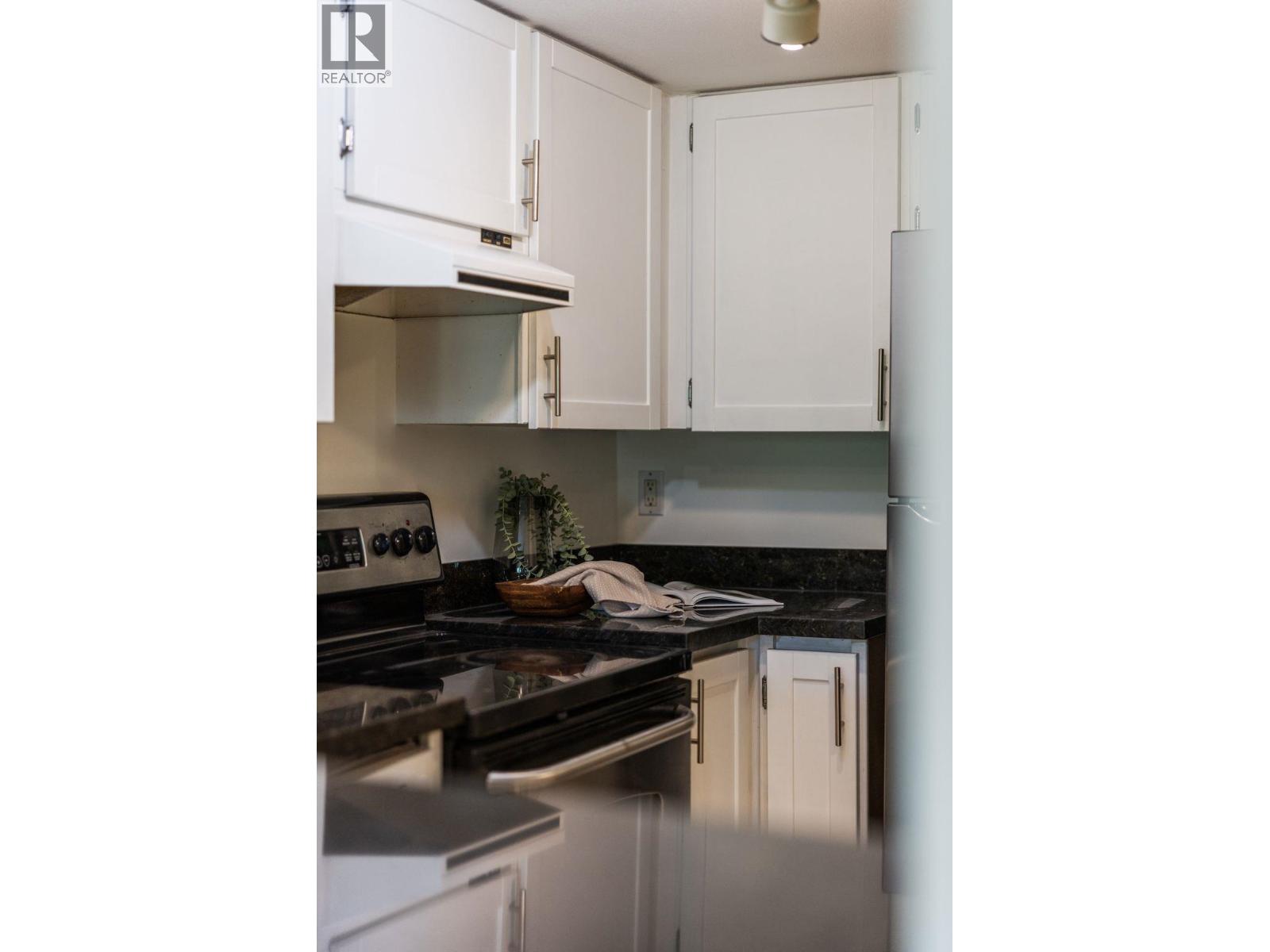 1 Bed, 1 Bath House for Sale in Vancouver – 8 1355 W 4TH AVENUE, Vancouver – MLS# R3154205 - Image 11