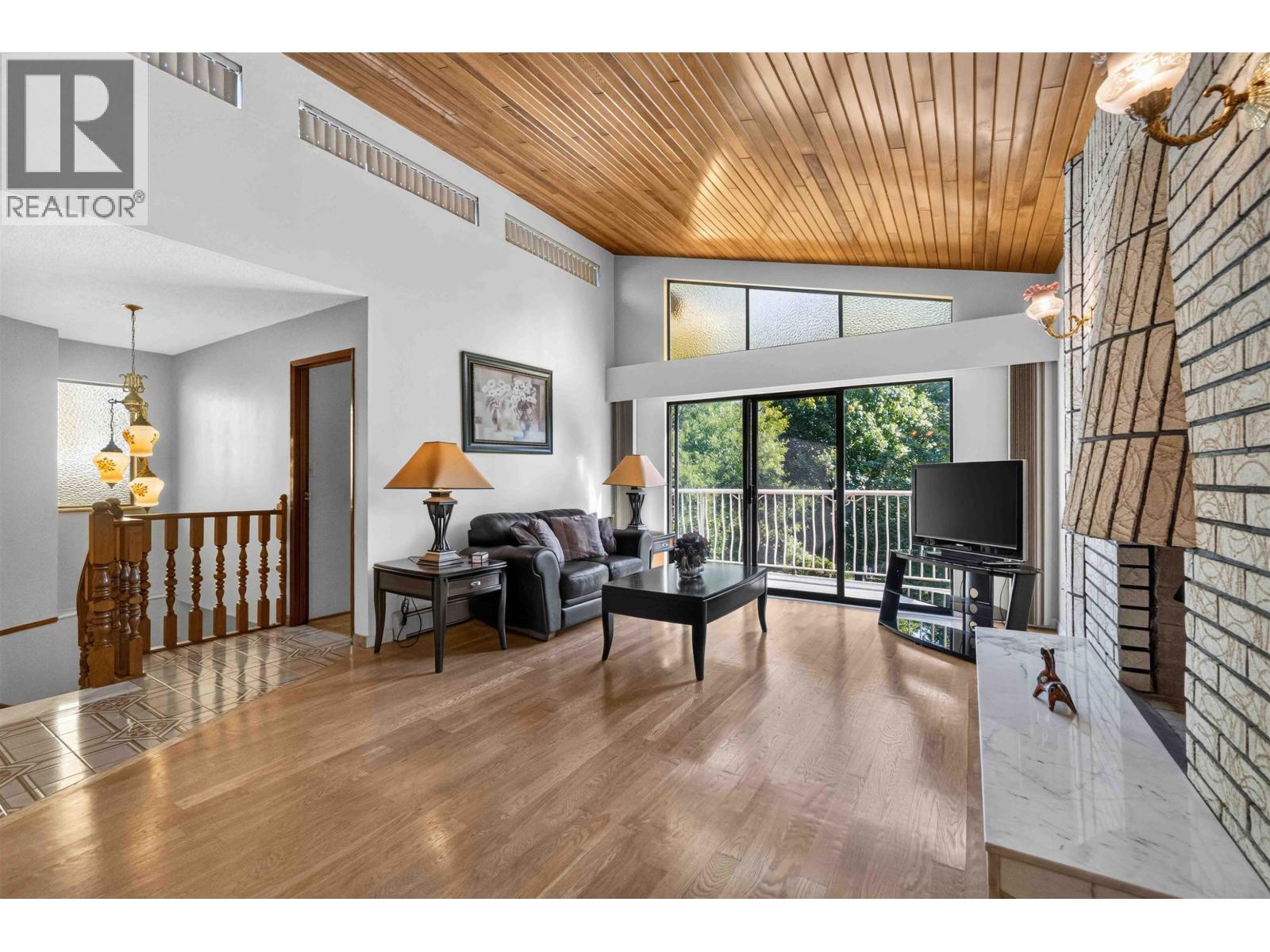 5 Bed, 3 Bath House for Sale in Vancouver – 2739 E 8TH AVENUE, Vancouver – MLS# R3154148 - Image 11