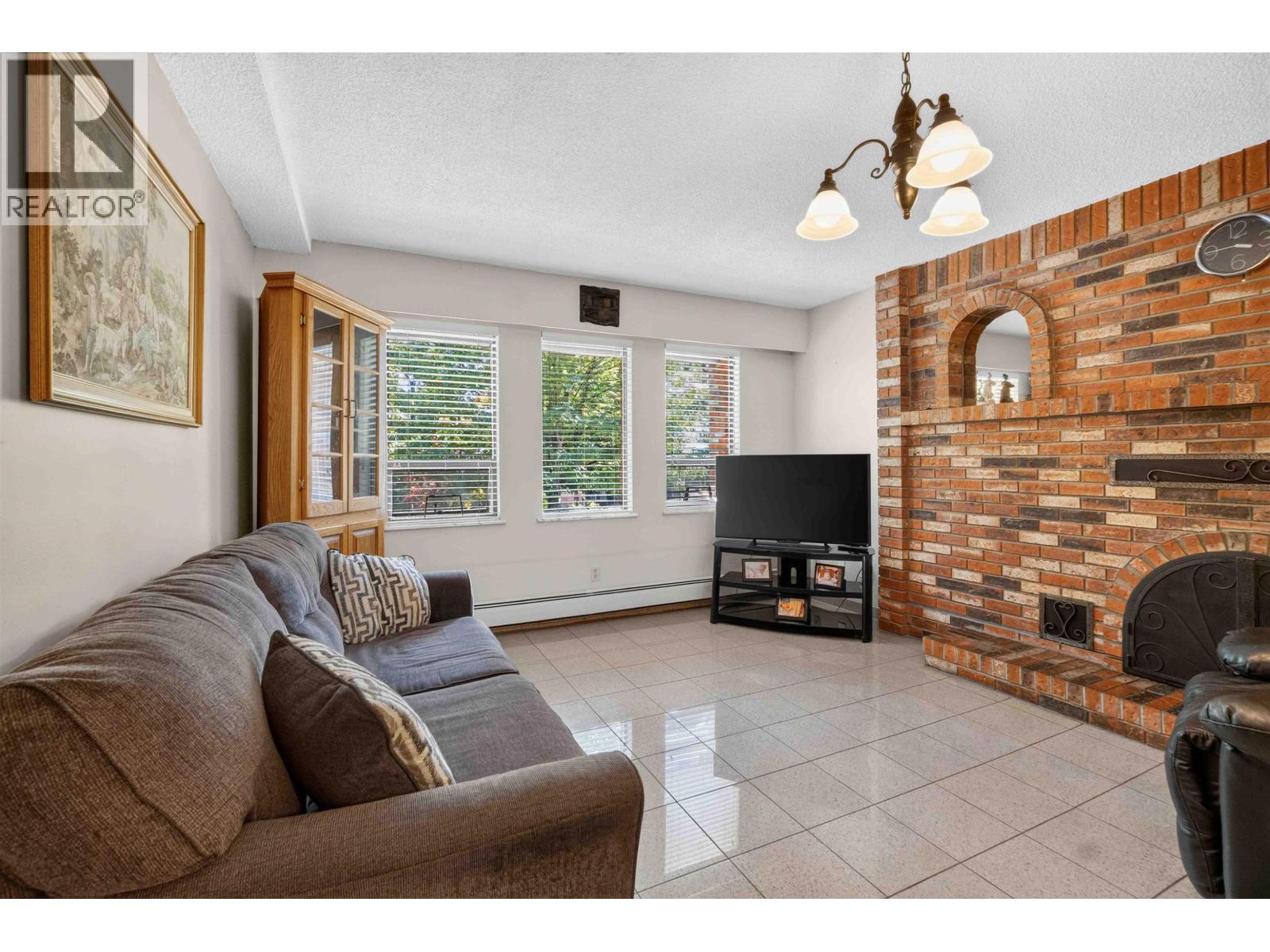 5 Bed, 3 Bath House for Sale in Vancouver – 2739 E 8TH AVENUE, Vancouver – MLS# R3154148 - Image 8
