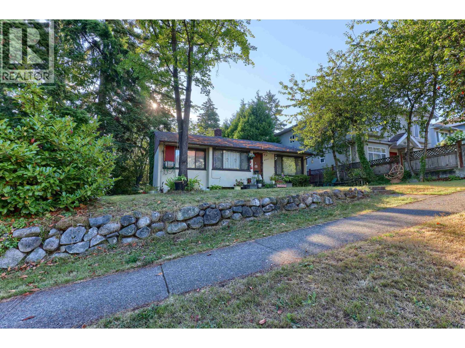 3 Bed, 1 Bath House for Sale in Vancouver – 8287 VICTORIA DRIVE, Vancouver – MLS# R3154251 - Image 4