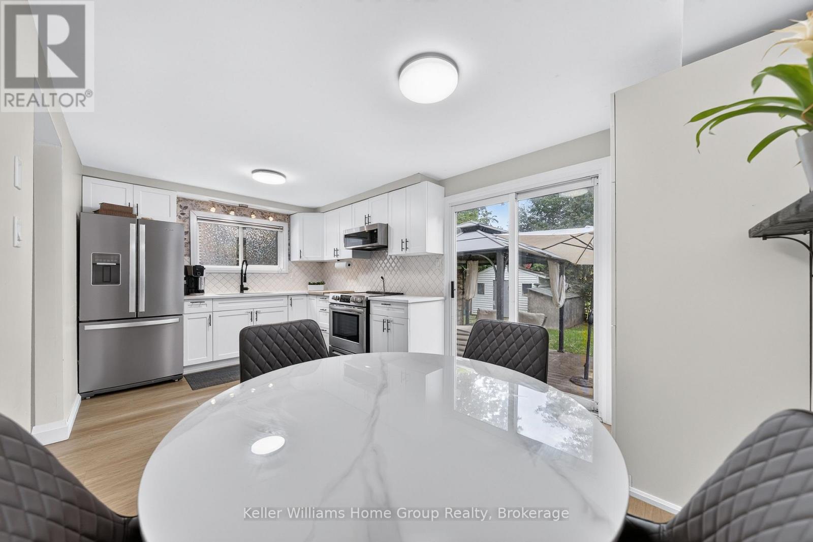 85 UPTON CRESCENT - 14