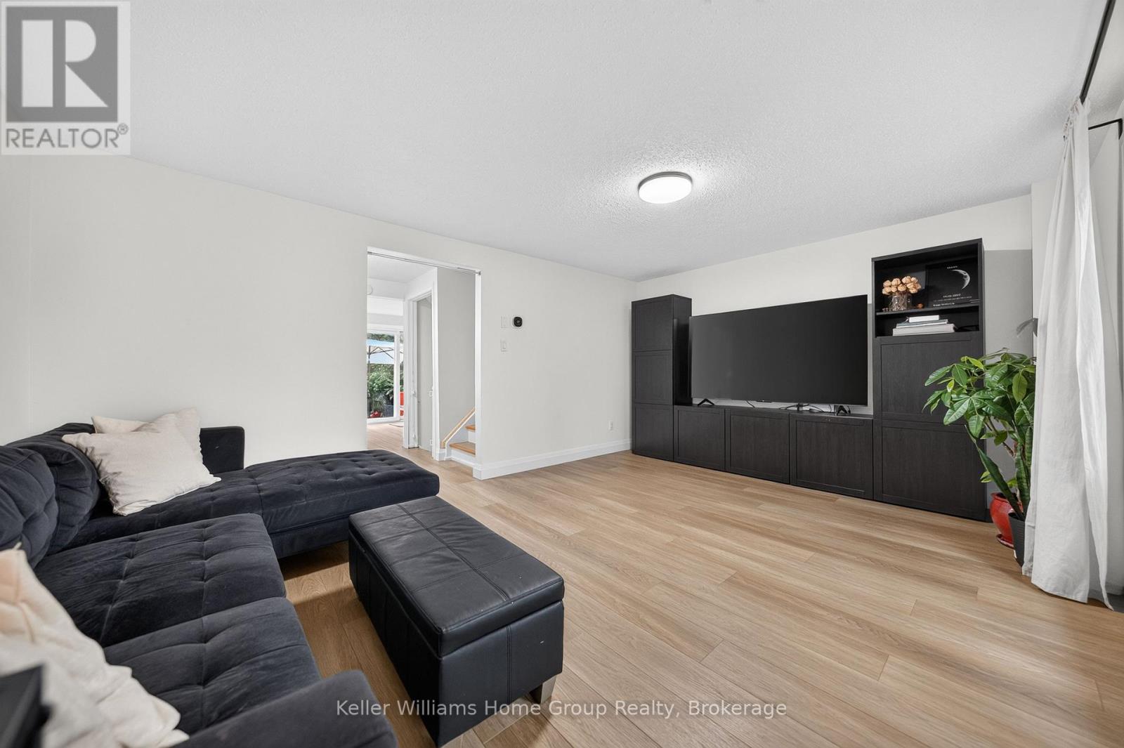 85 UPTON CRESCENT - 21
