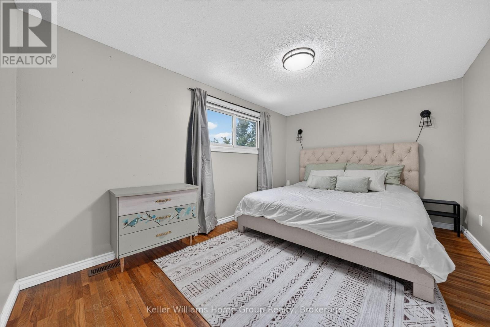85 UPTON CRESCENT - 24