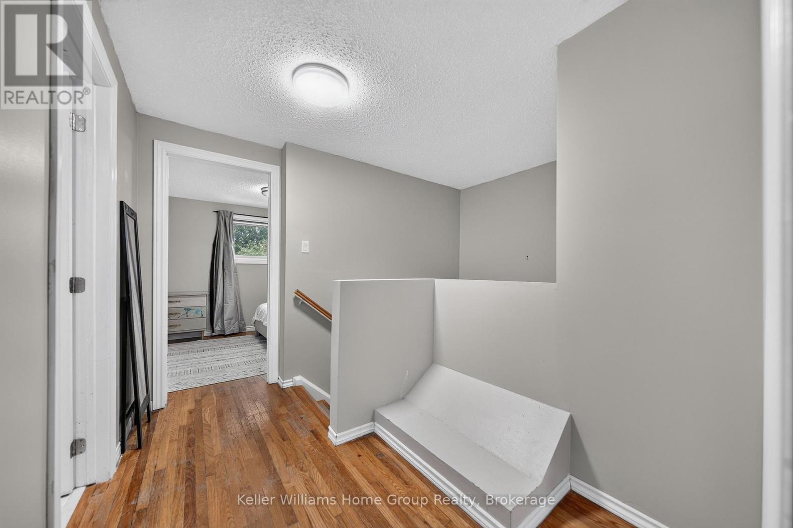 85 UPTON CRESCENT - 27