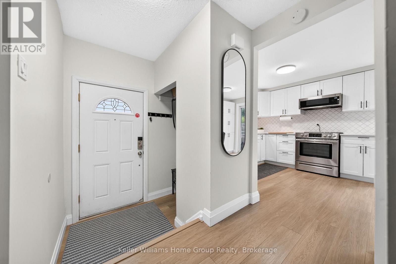85 UPTON CRESCENT - 3