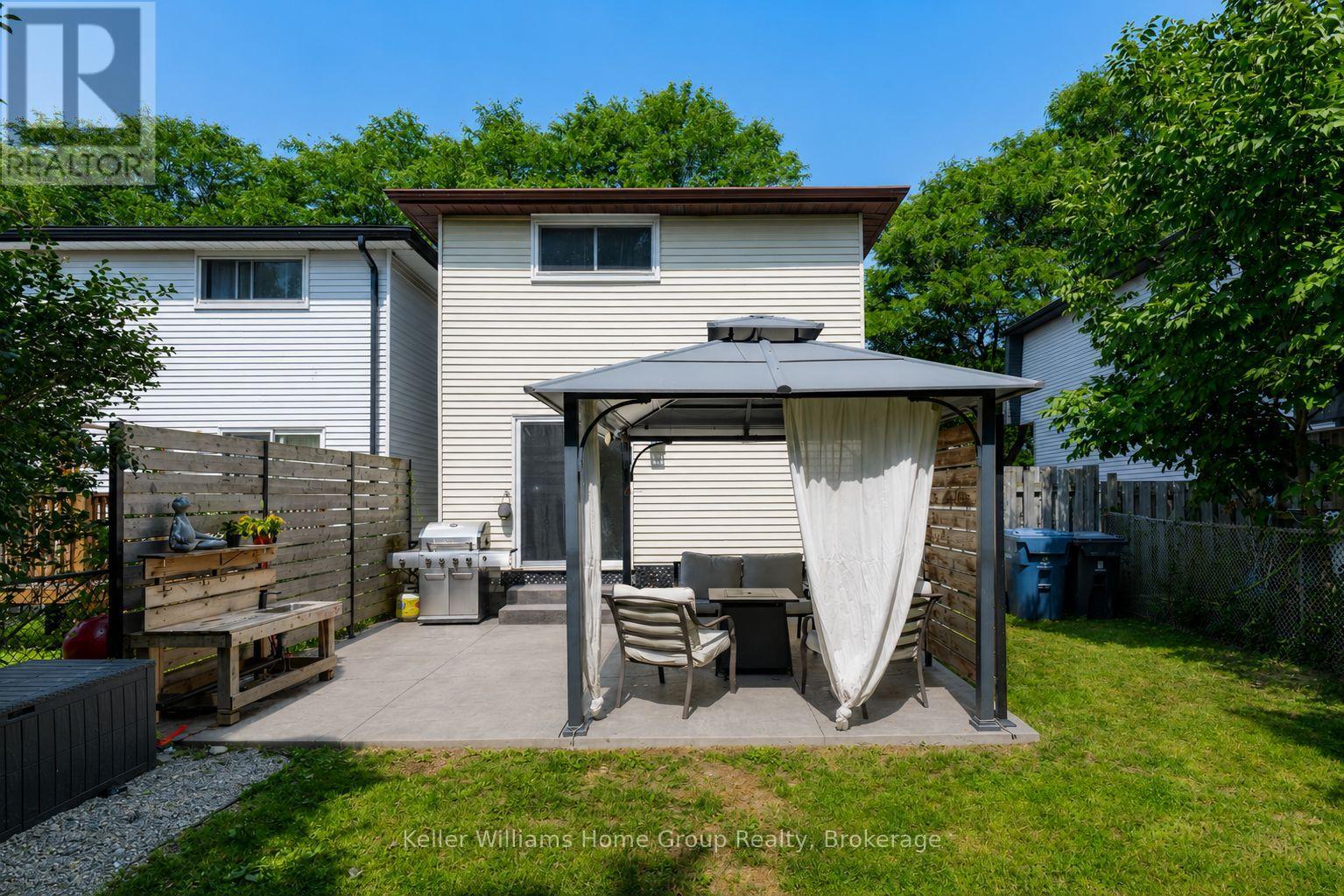 85 UPTON CRESCENT - 46