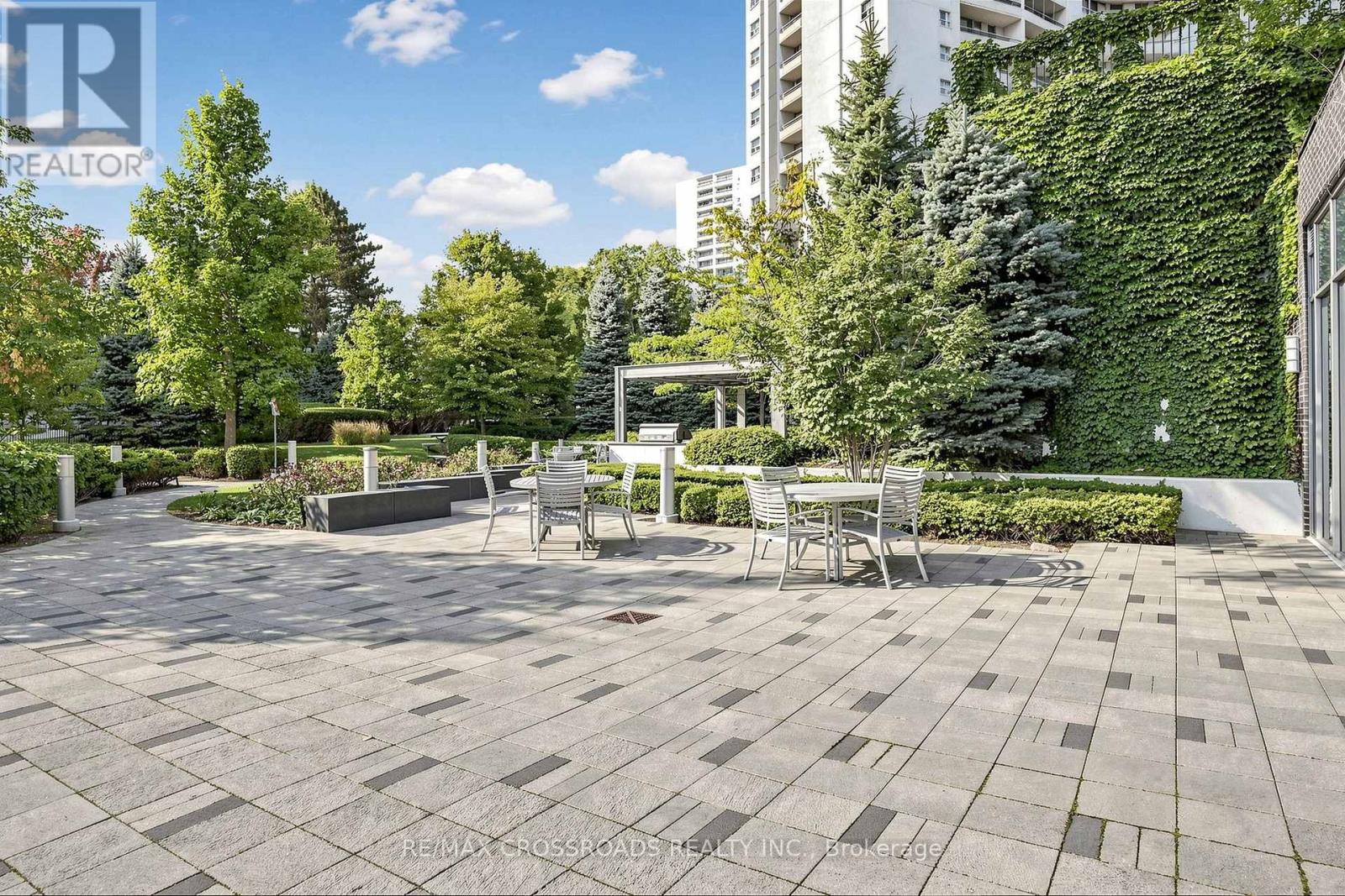 #2006 18 GRAYDON HALL DRIVE - 45