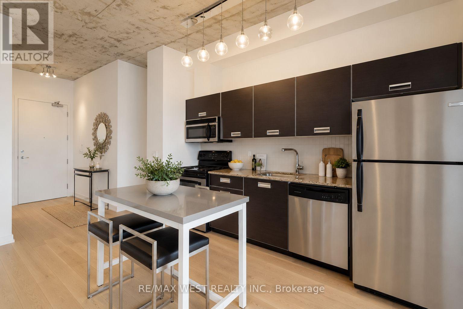 #401 60 BATHURST STREET - 4