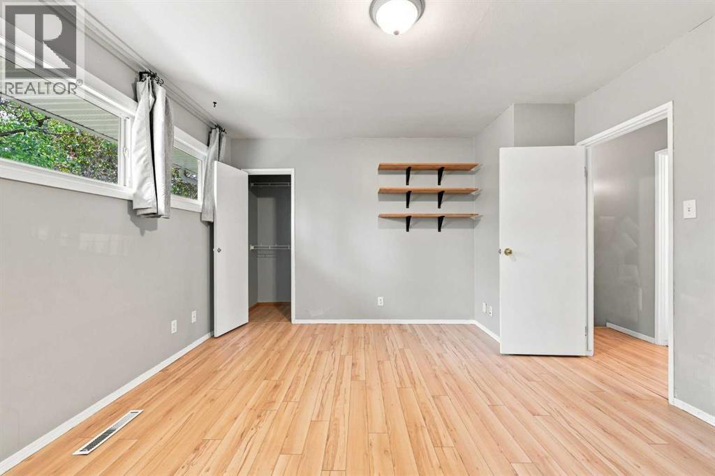 542 Regal Park Northeast - Photo 14
