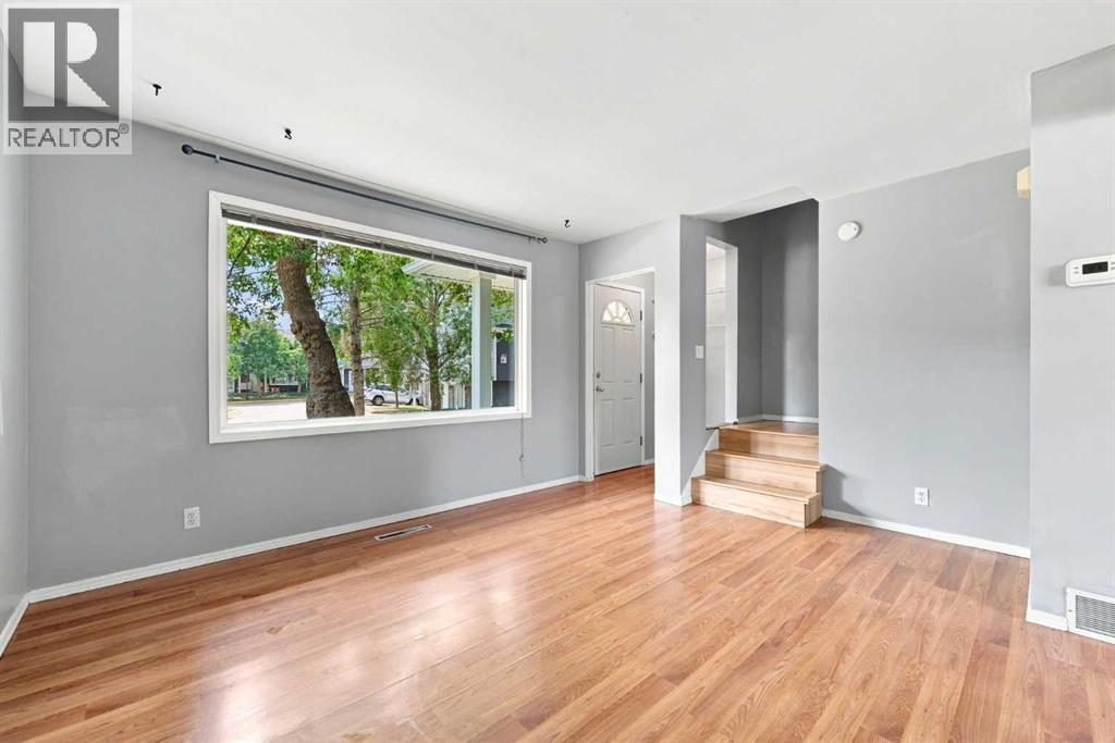 542 Regal Park NE, Renfrew, Calgary photo 3