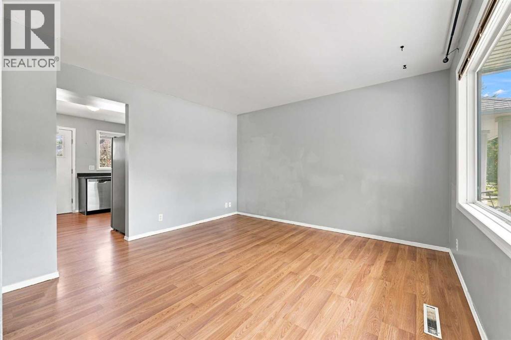 542 Regal Park NE, Renfrew, Calgary photo 4