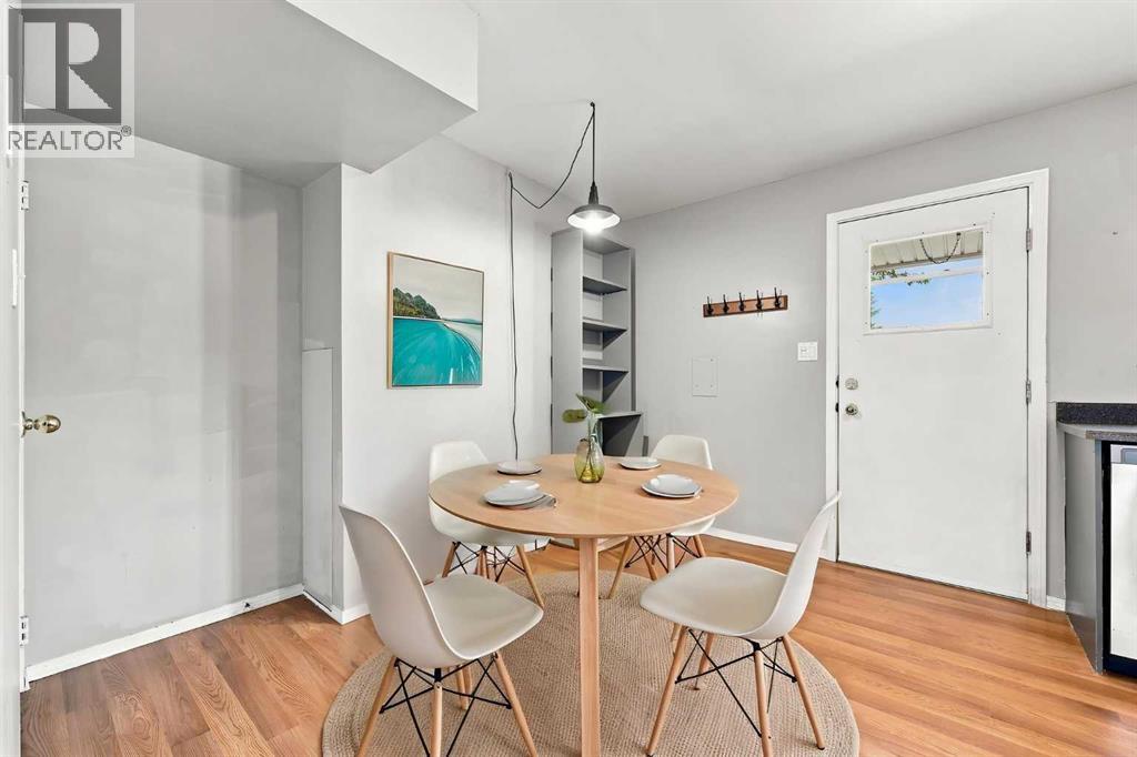 542 Regal Park Northeast - Photo 6