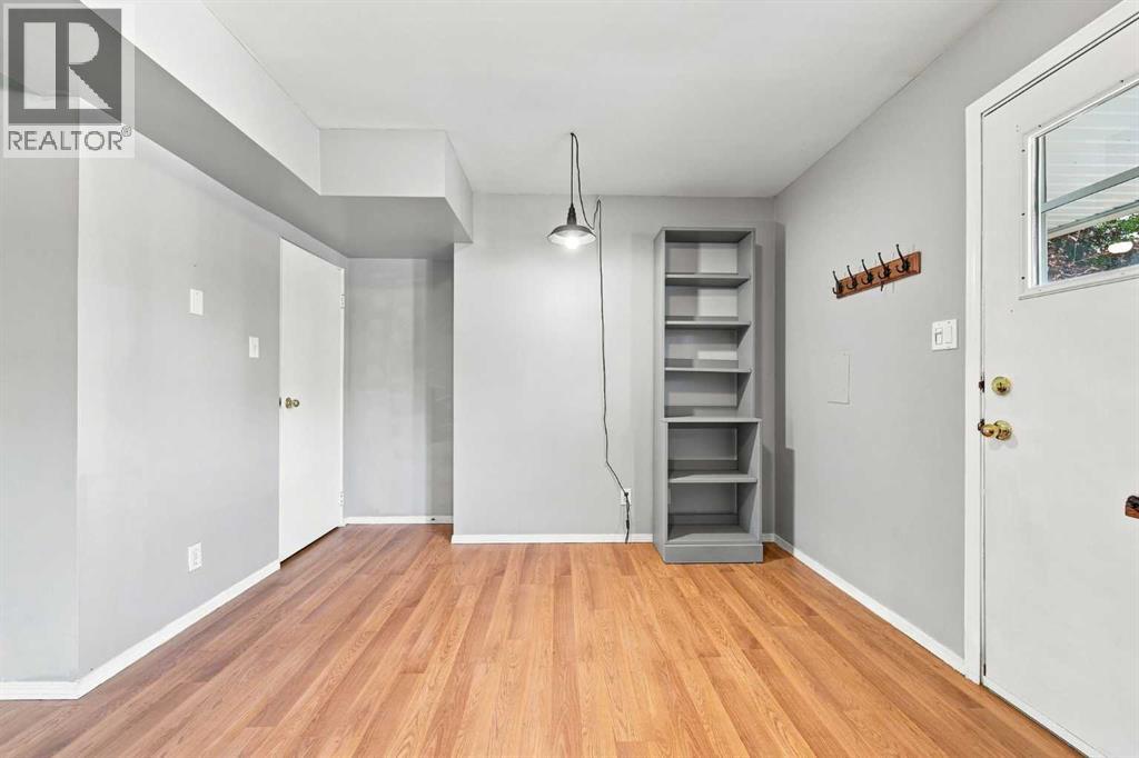 542 Regal Park Northeast - Photo 7
