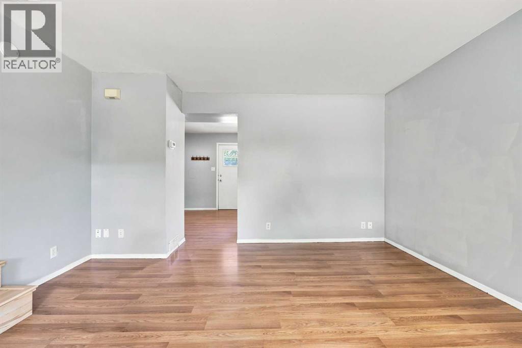 542 Regal Park NE, Renfrew, Calgary photo 5