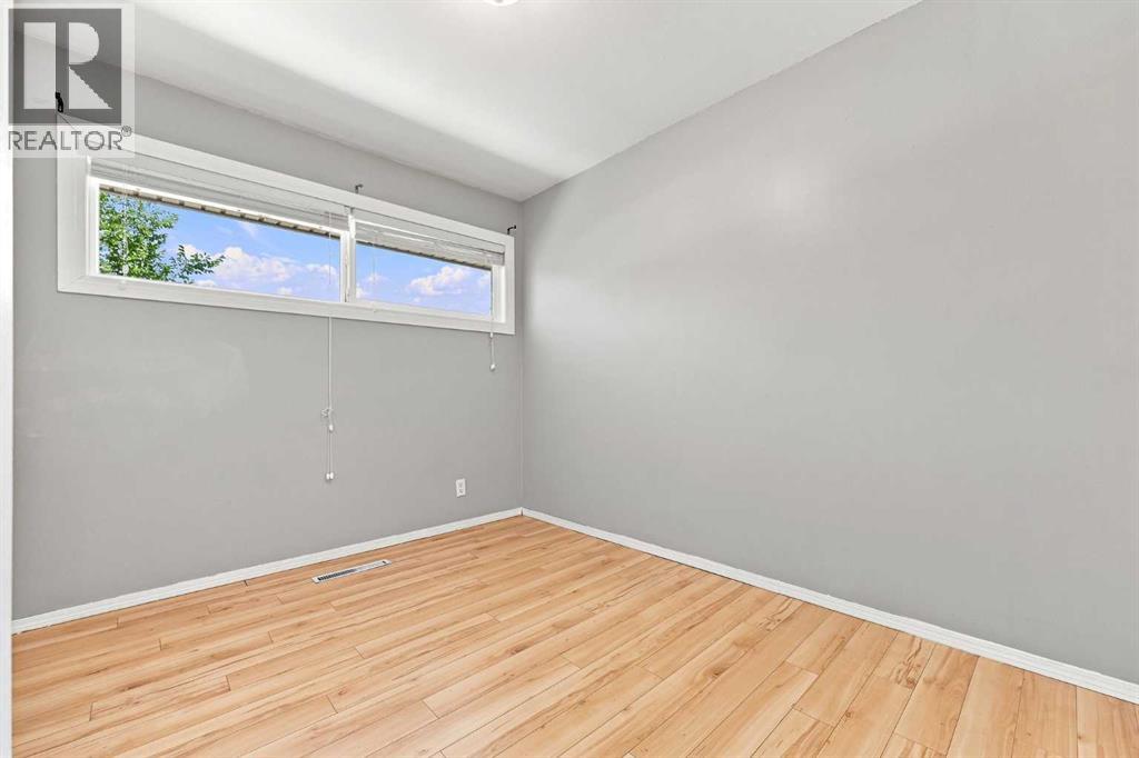 542 Regal Park Northeast - Photo 16