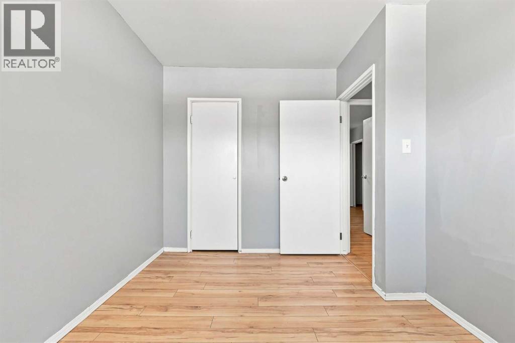 542 Regal Park Northeast - Photo 18