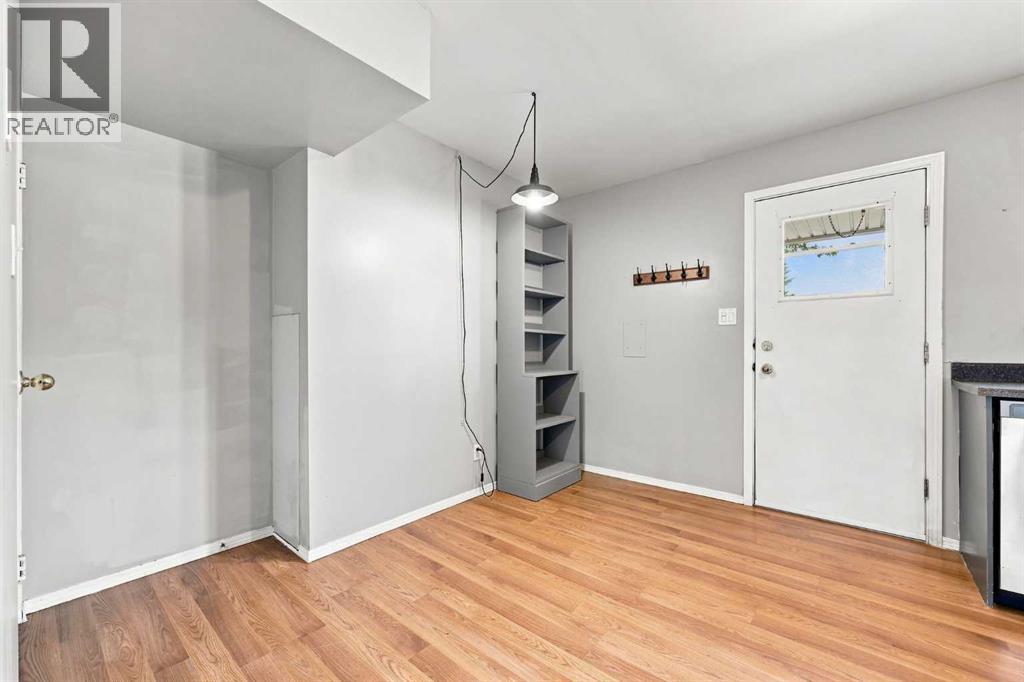 542 Regal Park Northeast - Photo 8