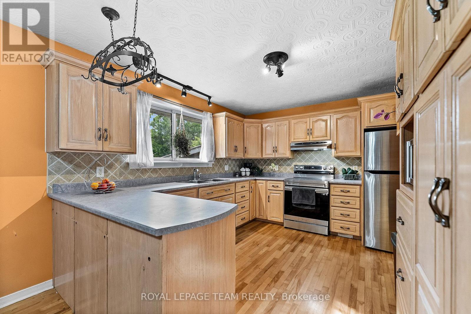 1315 JESSIE STREET - Image 17