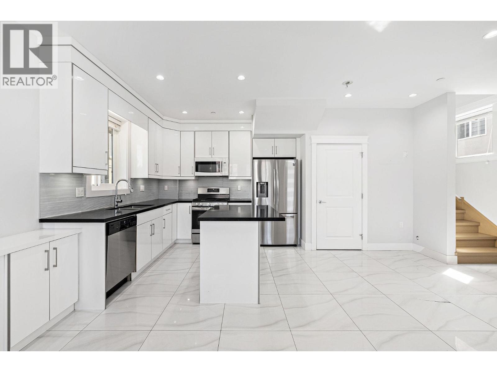 6 Bed, 4 Bath House for Sale in Vancouver – 1 2430 E 41 STREET, Vancouver – MLS# R3153326 - Image 12