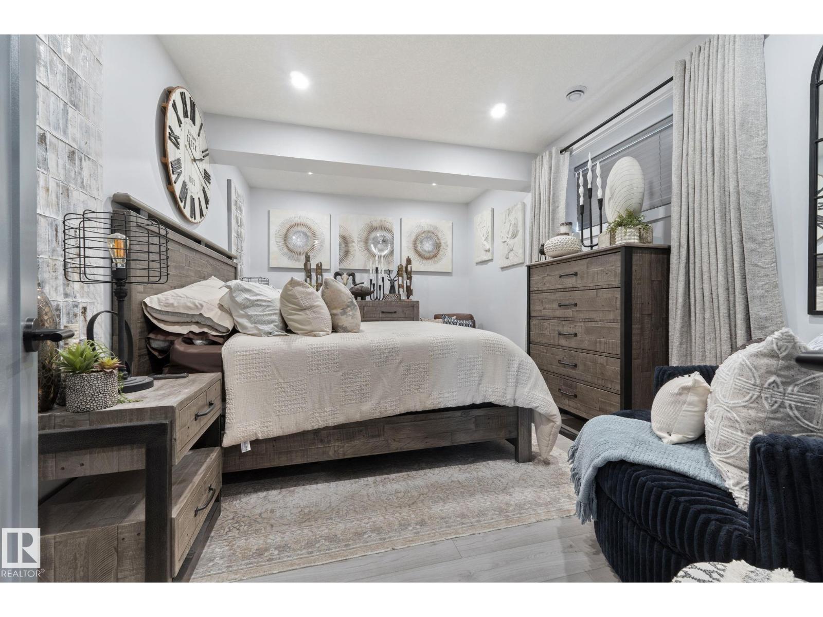 55 MAPLE CR - Image 42