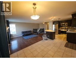 4pc Bathroom - 256 Peace River Crescent, Tumbler Ridge, BC V0C2W0 Photo 7