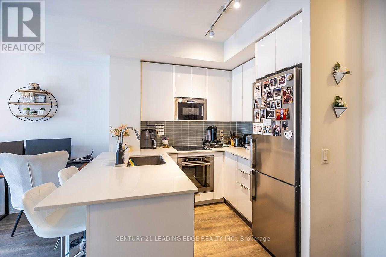 728 - 99 EAGLE ROCK WAY, Vaughan — photo 2