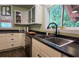 Kitchen - 475 Westside Road, Trout Lake, BC V0G1R2 Photo 7
