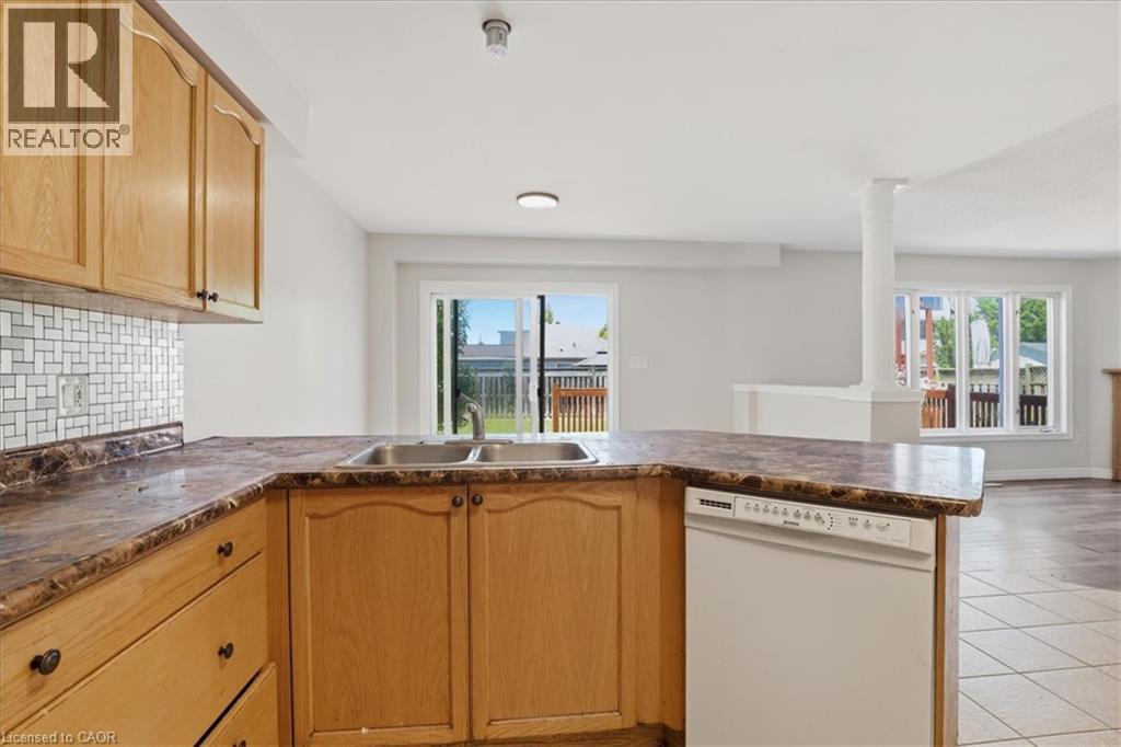 43 DECARO Crescent - 6