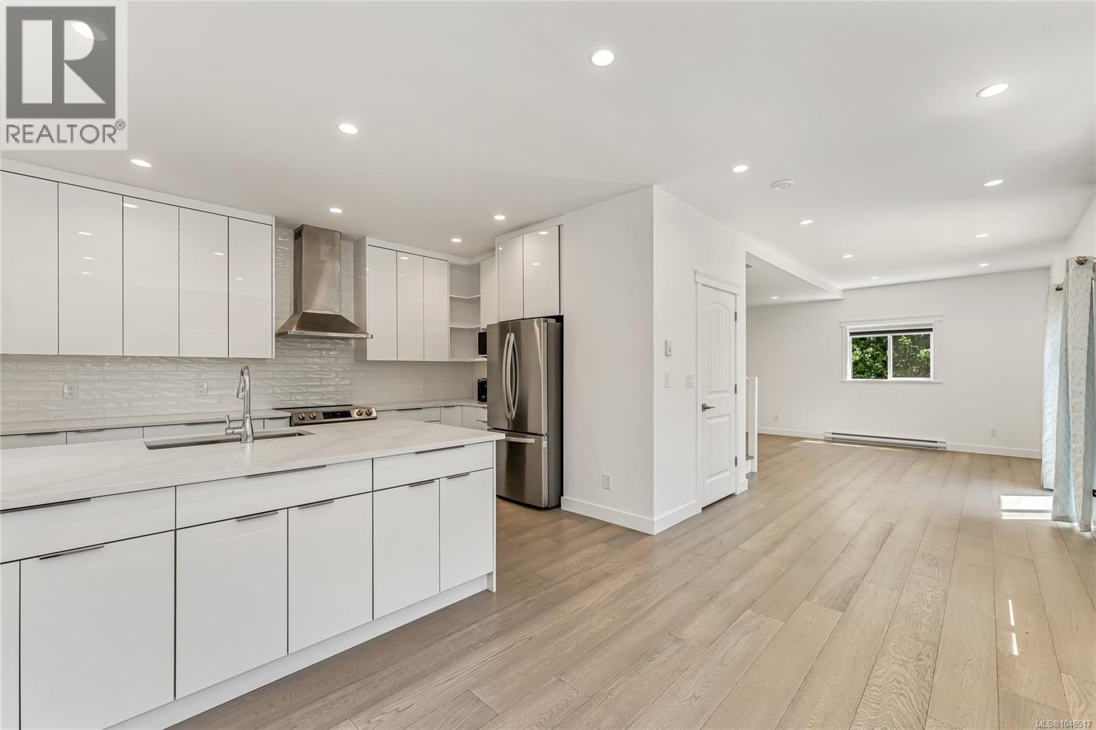  1689 Kisber Avenue, Saanich