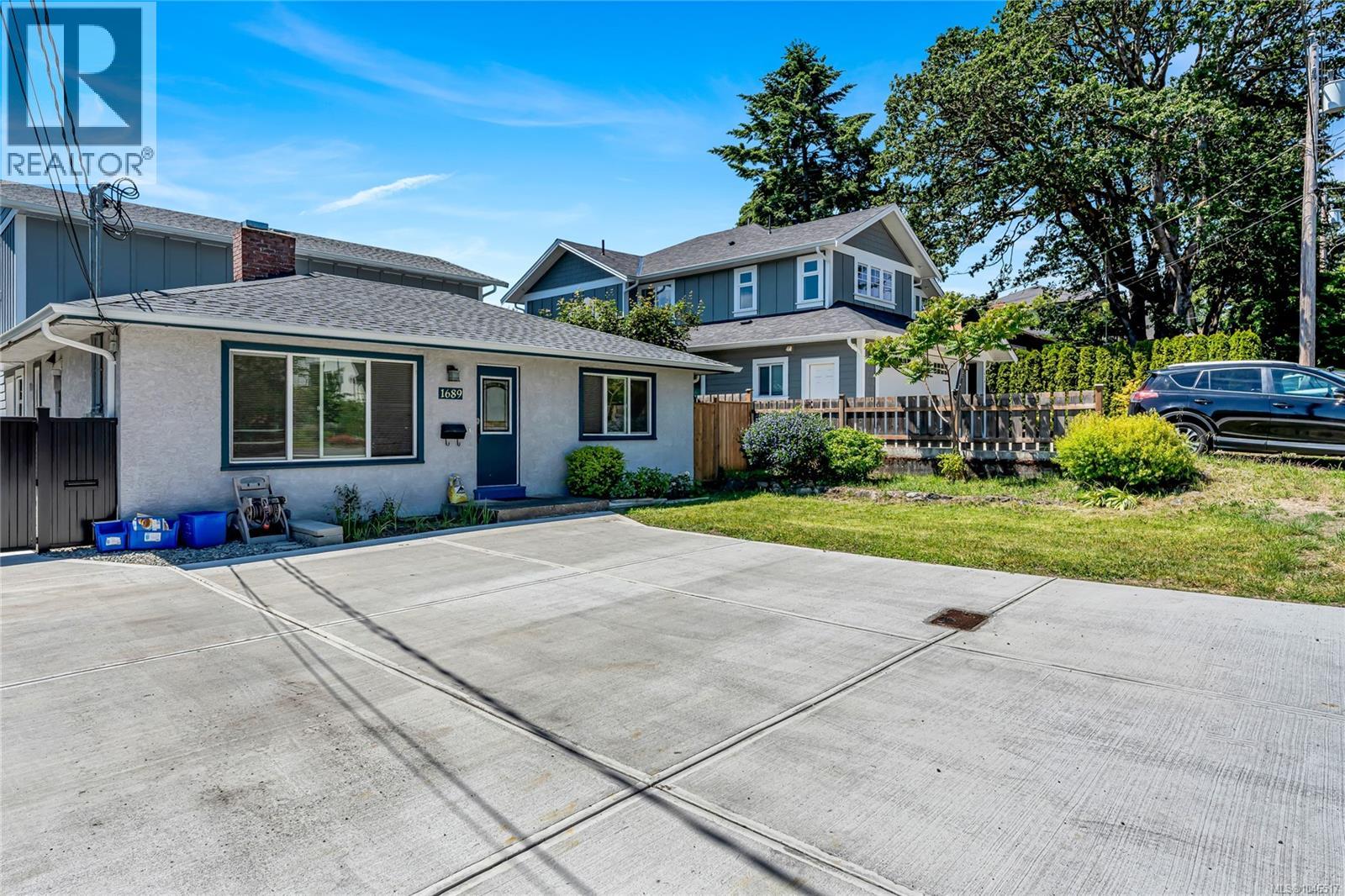  1689 Kisber Avenue, Saanich