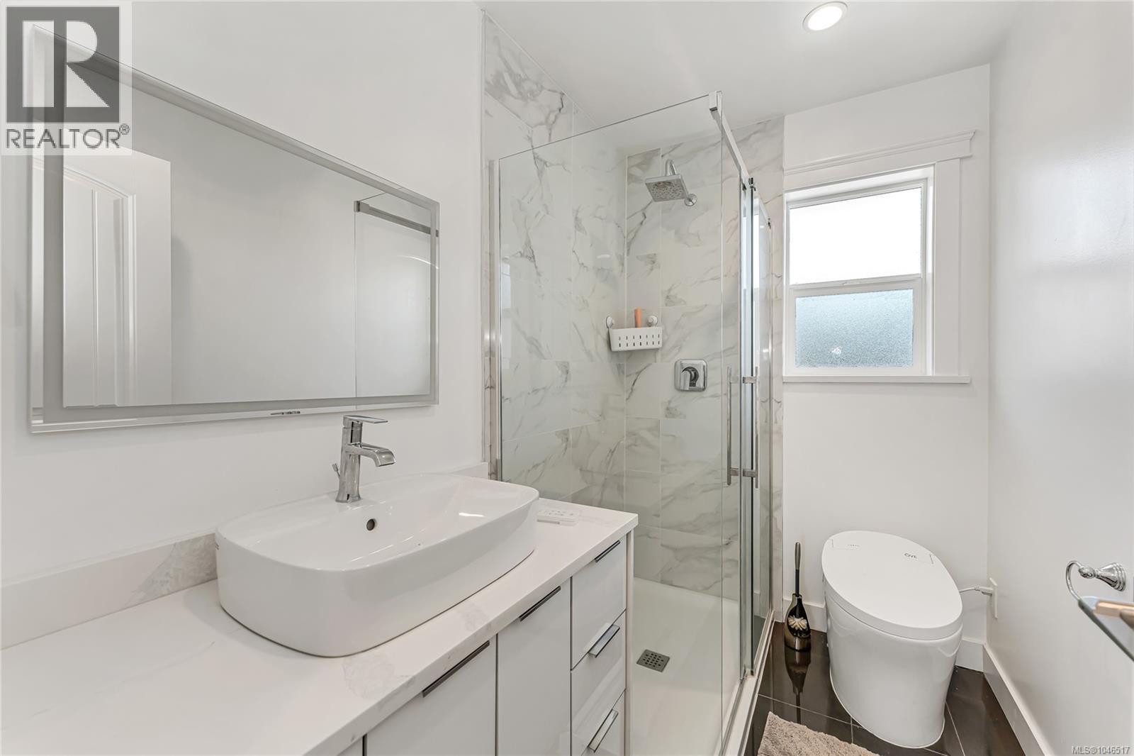  1689 Kisber Avenue, Saanich