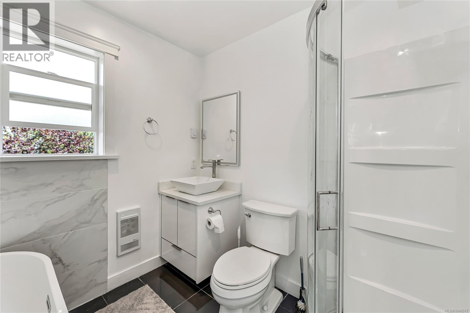  1689 Kisber Avenue, Saanich