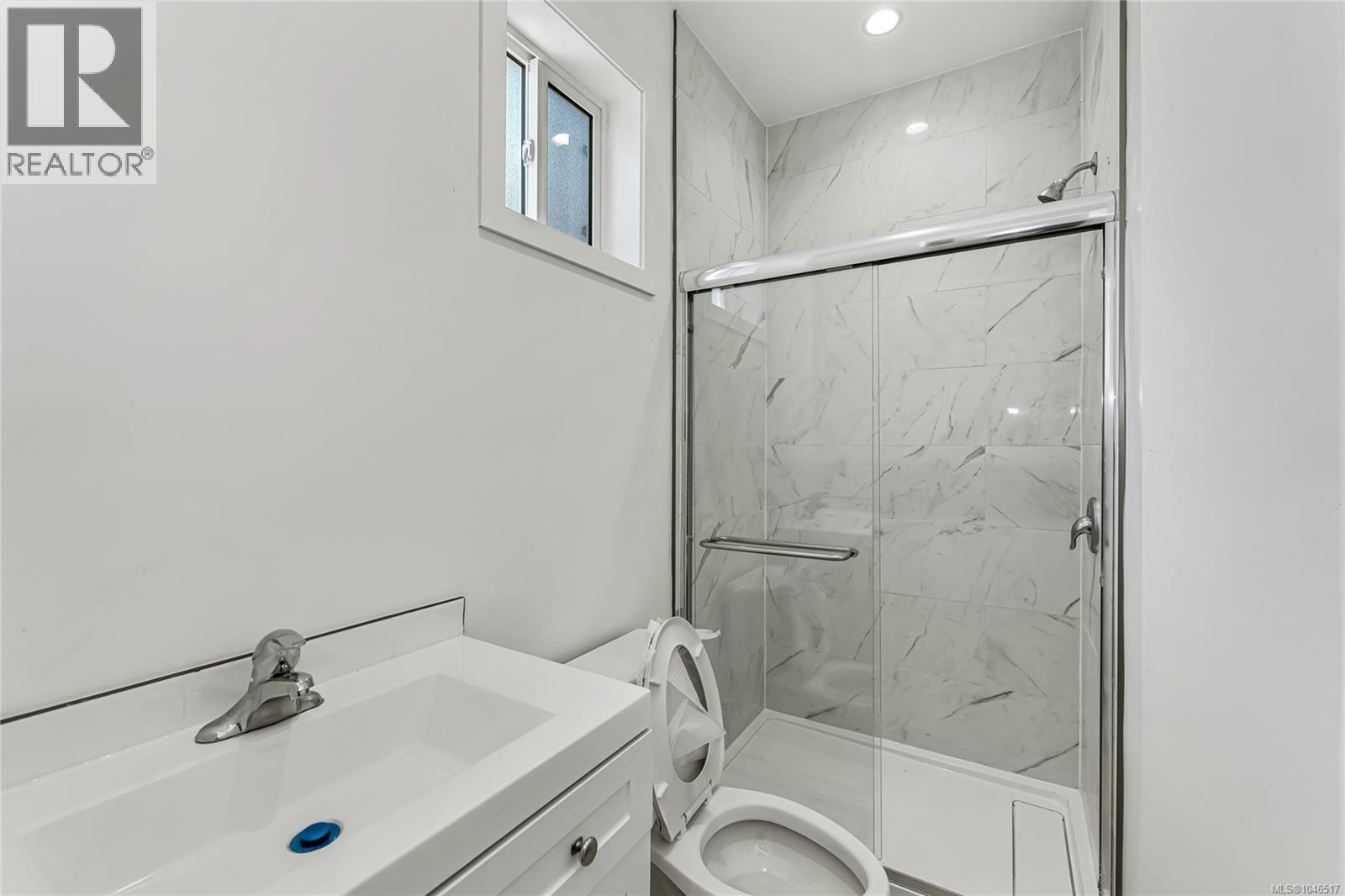 1689 Kisber Avenue, Saanich