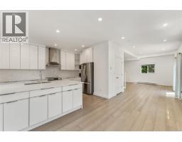 Living room - 1689 Kisber Ave, Saanich, BC V8P2W5 Photo 15