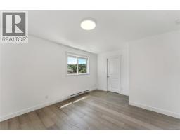 1689 Kisber Ave, Saanich, BC V8P2W5 Photo 32