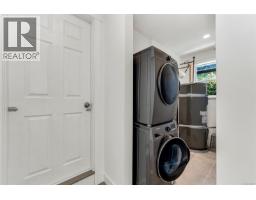 1689 Kisber Ave, Saanich, BC V8P2W5 Photo 40
