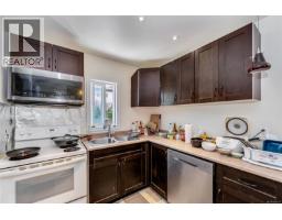 Bathroom - 1689 Kisber Ave, Saanich, BC V8P2W5 Photo 7
