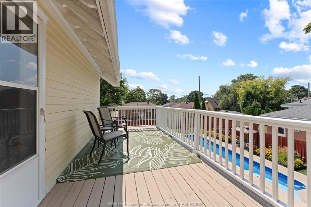 1409 GRANVILLE CRESCENT - 23