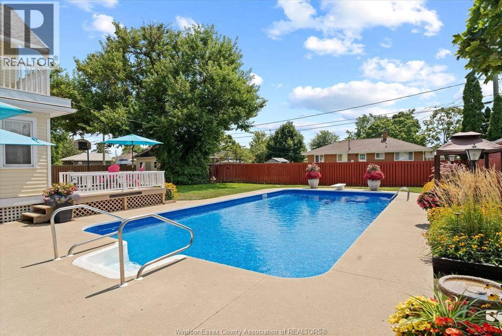 1409 GRANVILLE CRESCENT - 36