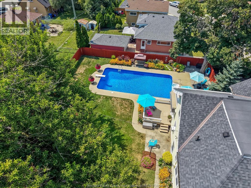 1409 GRANVILLE CRESCENT - 40