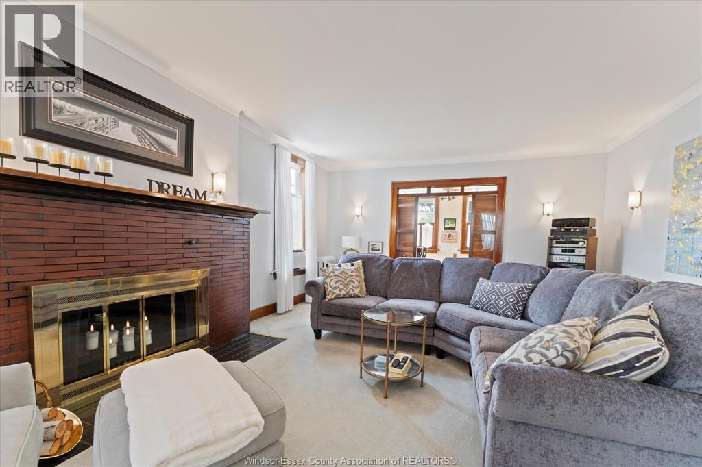 1409 GRANVILLE CRESCENT - 8