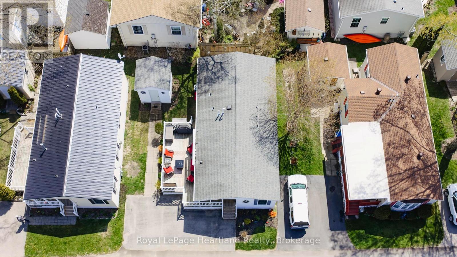 12 CHEROKEE LANE - Image 36