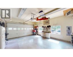 Laundry room - 13133 Paradise Lane, Charlie Lake, BC V0C1H0 Photo 8