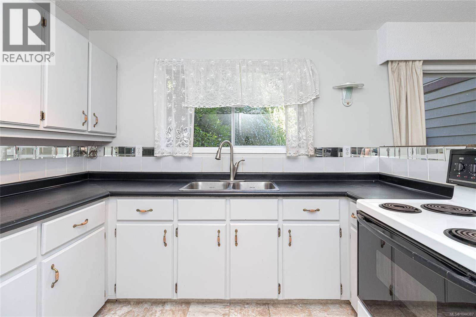 #112 2860 Sooke Lake Rd - 9