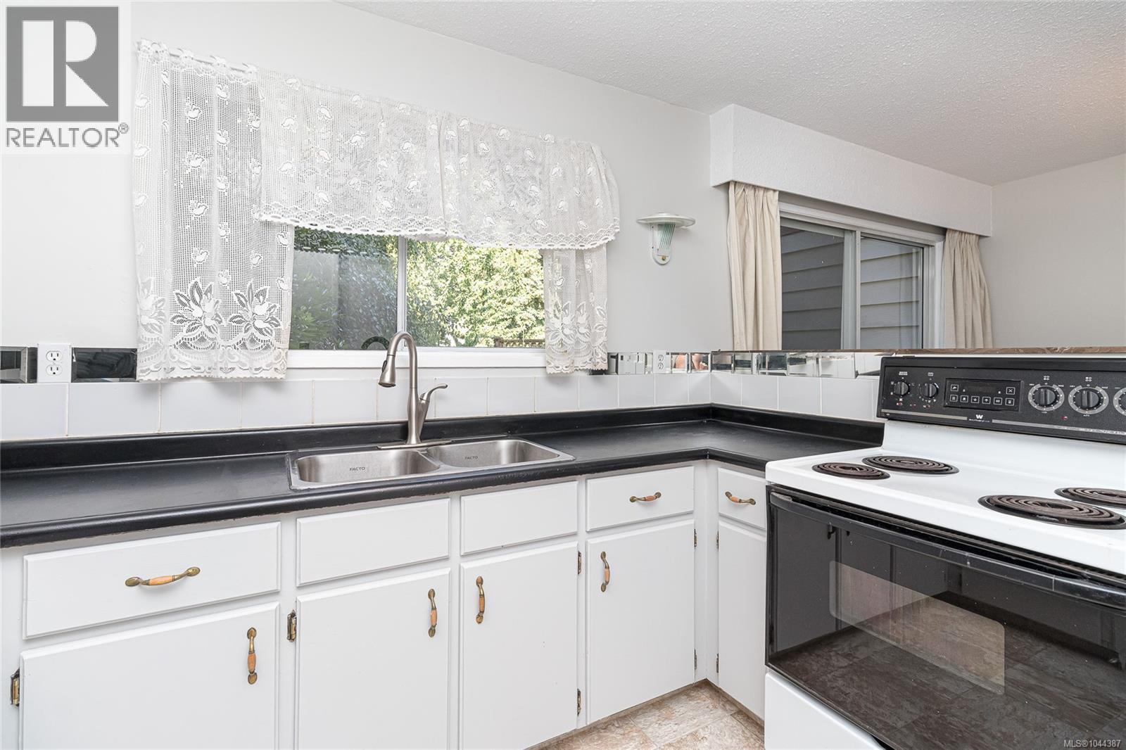 #112 2860 Sooke Lake Rd - 8