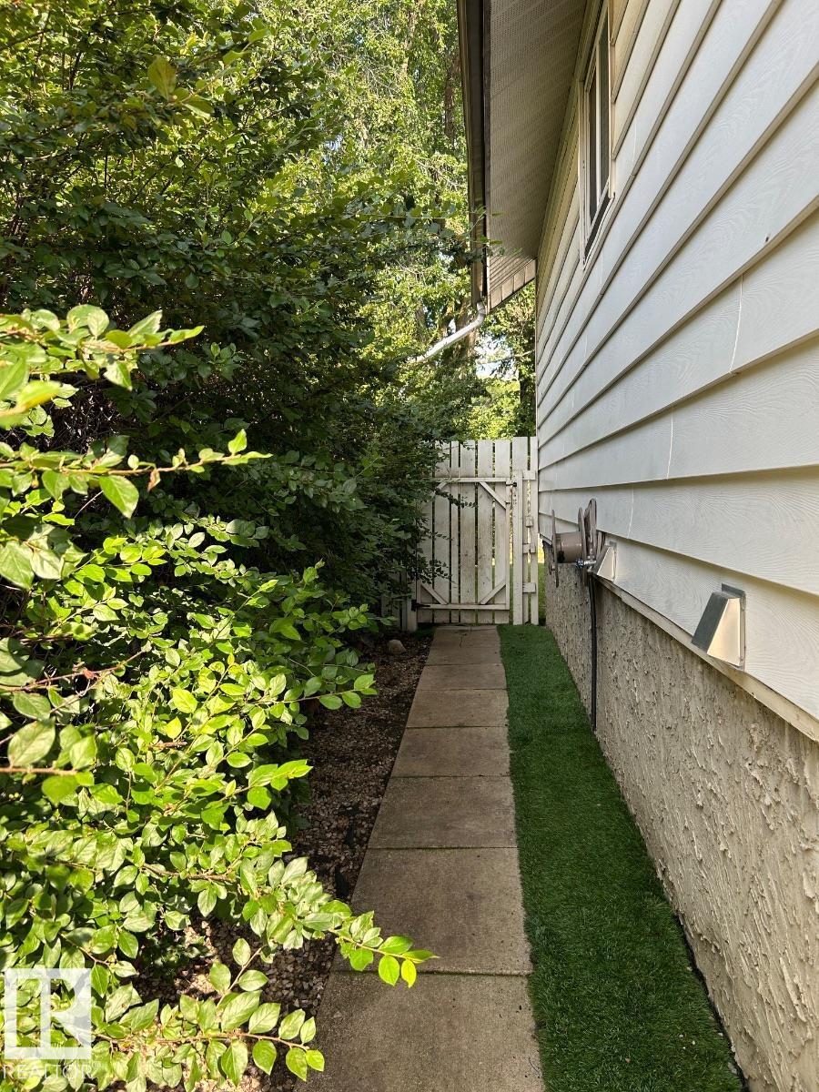 11934 64 ST NW - 18