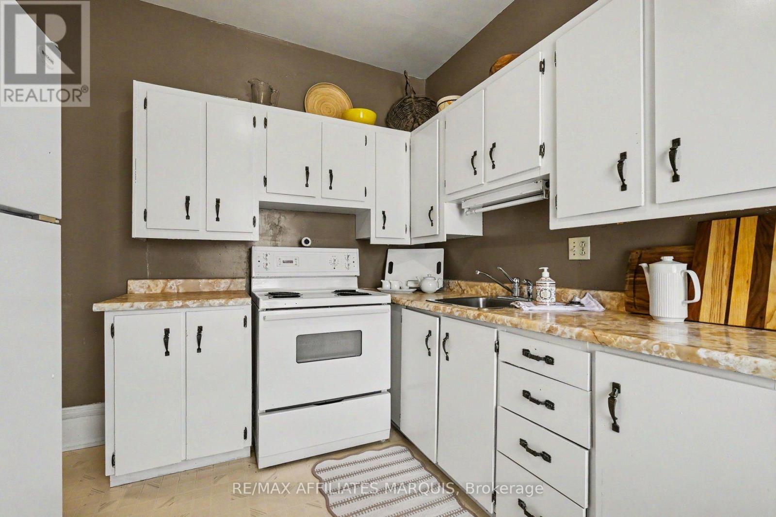 70 MAPLE AVENUE - 29