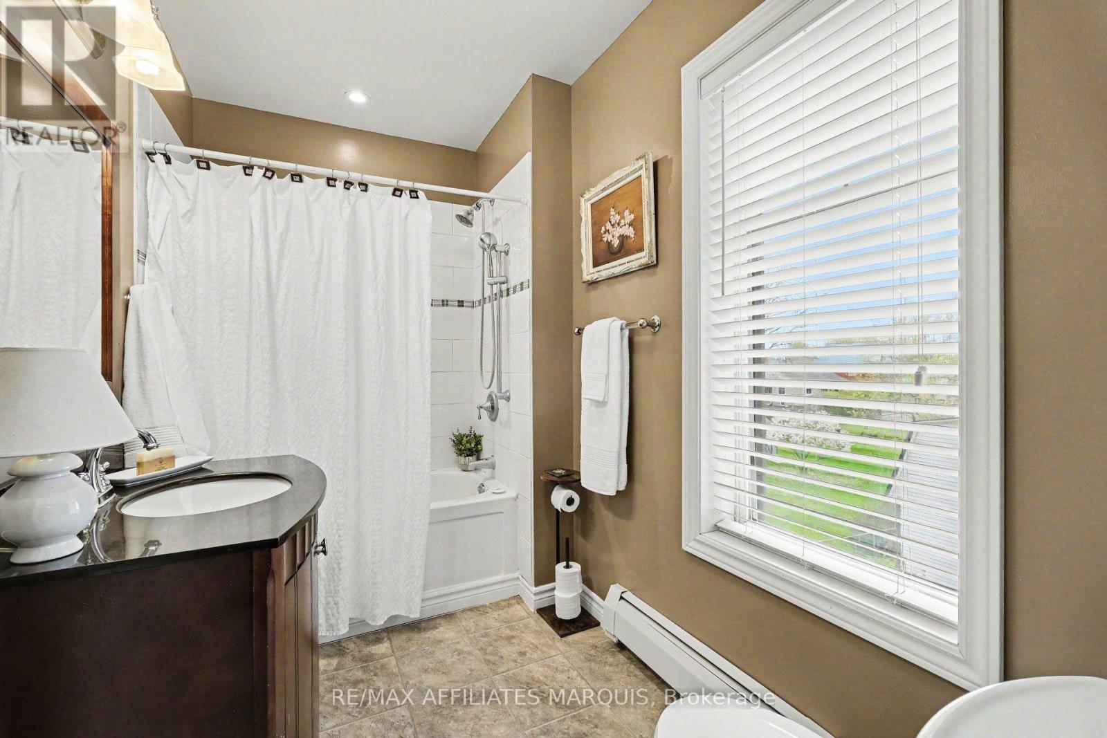 70 MAPLE AVENUE - 31